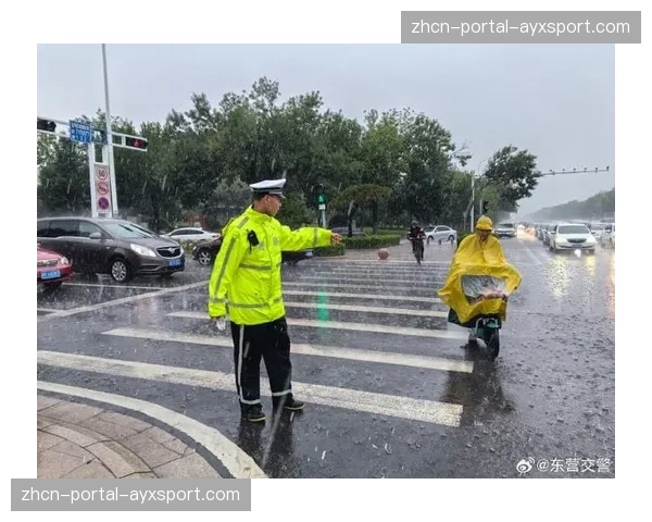 现场花絮：蒙彼利埃主场因突降大雨导致下半场比赛延迟15分钟