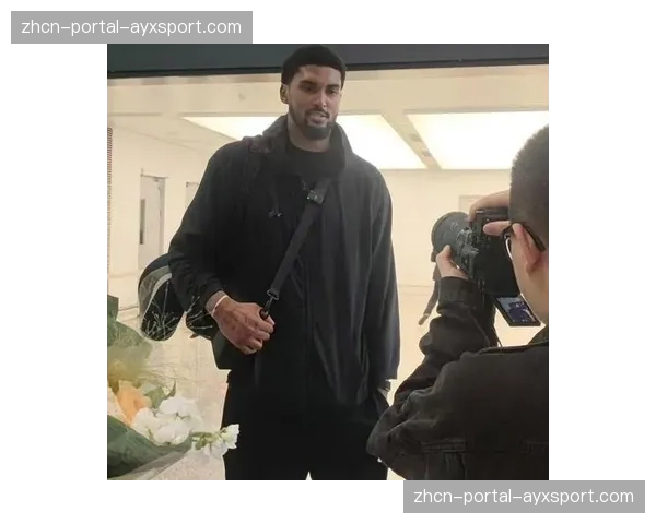 浙江广厦新外援马利克威廉姆斯抵达杭州，完成注册即可出战